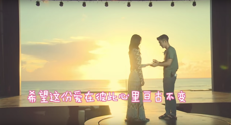 石榴夫妻在最後的告別為彼此戴上Piaget Possession 系列戒指。